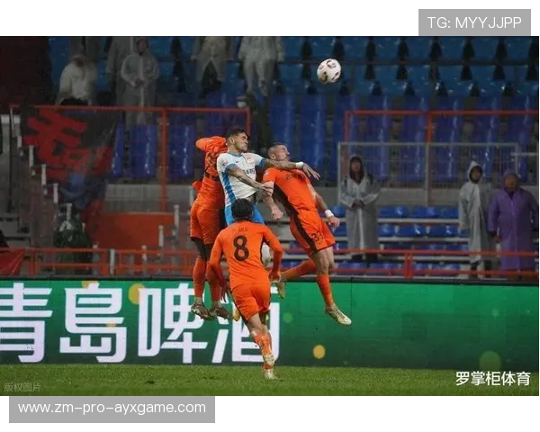 云南玉昆的一脚快速分球让对方措手不及